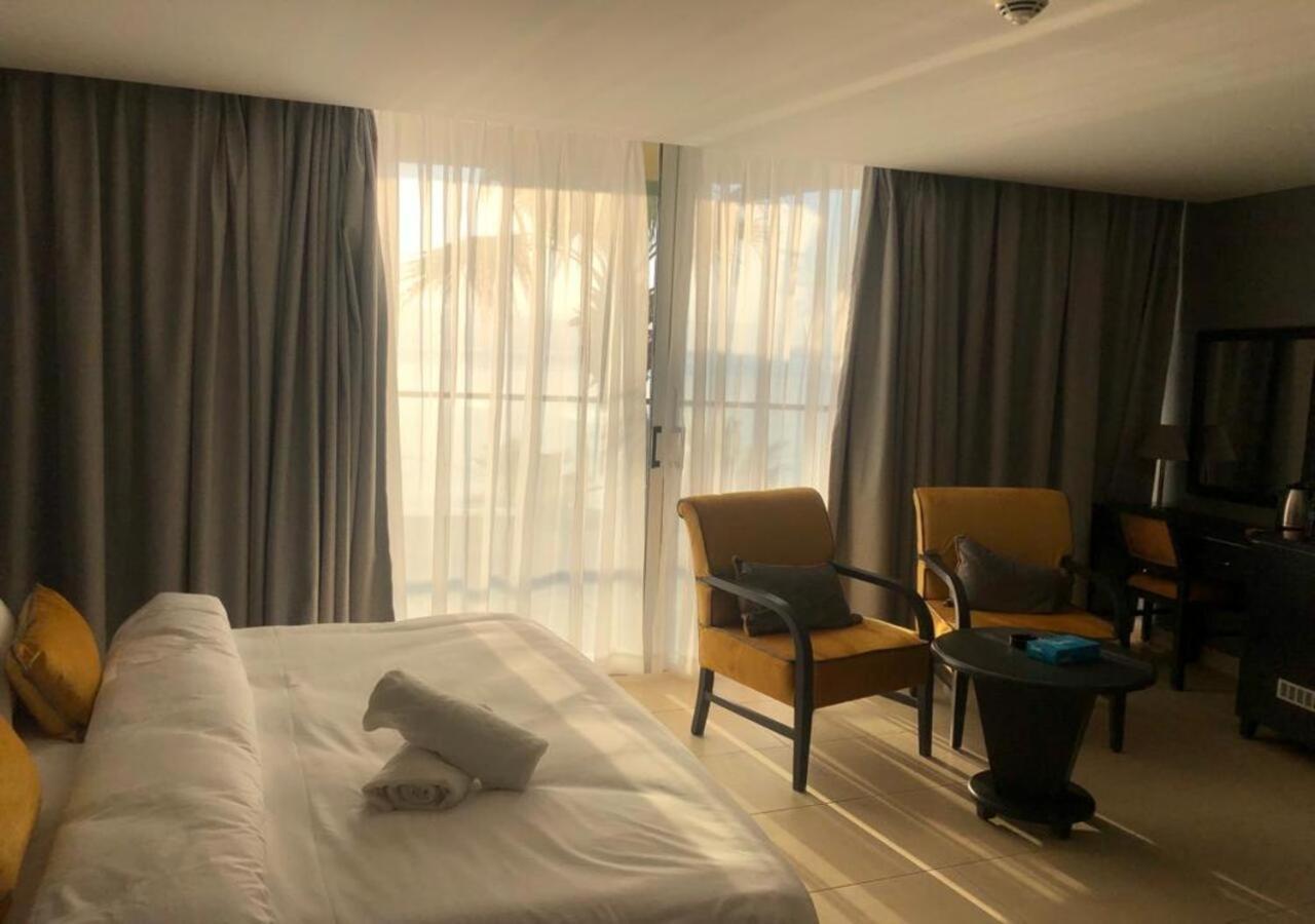 O Beach Hotel & Resort Sweimeh Екстериор снимка