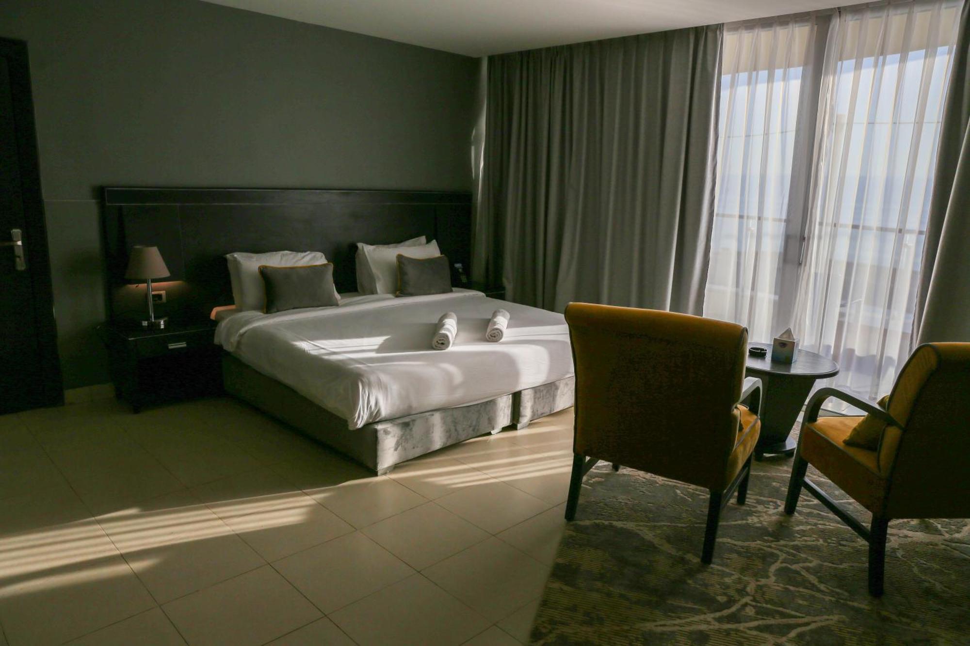 O Beach Hotel & Resort Sweimeh Екстериор снимка