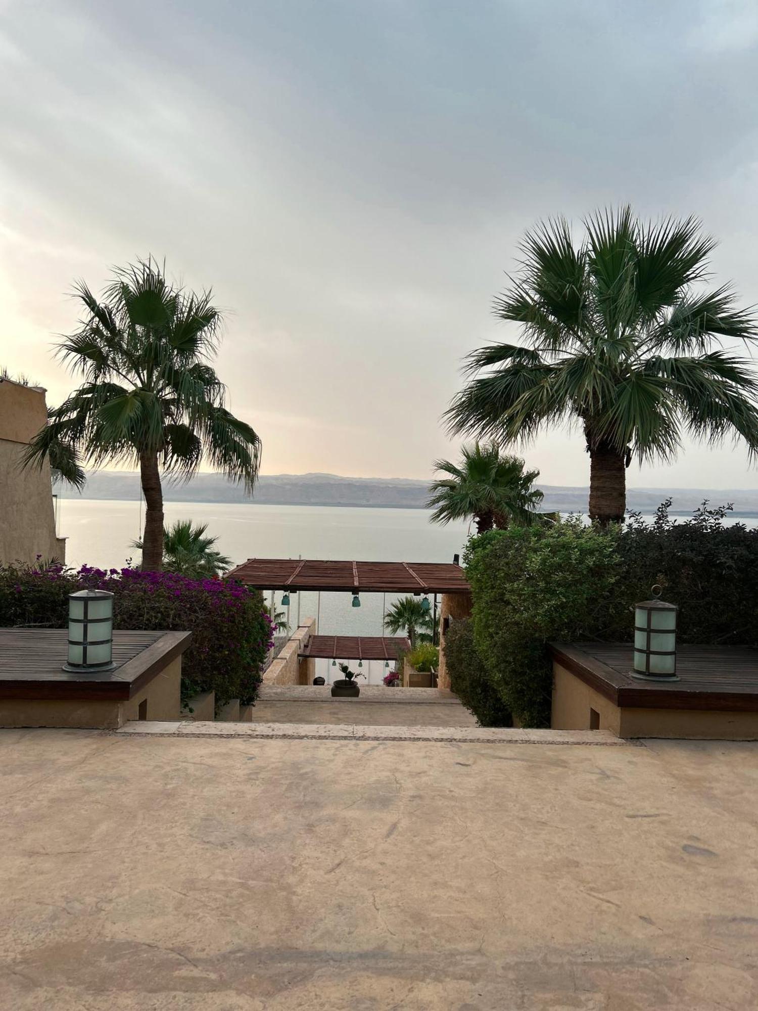 O Beach Hotel & Resort Sweimeh Екстериор снимка