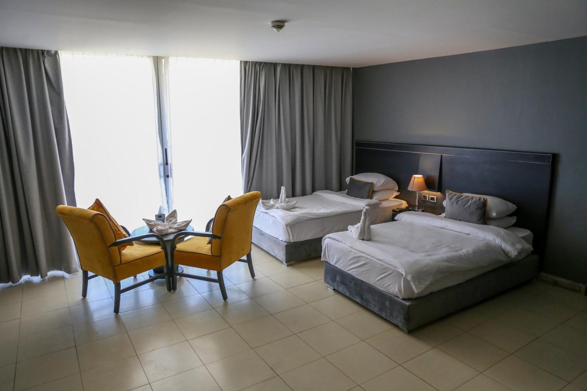 O Beach Hotel & Resort Sweimeh Екстериор снимка