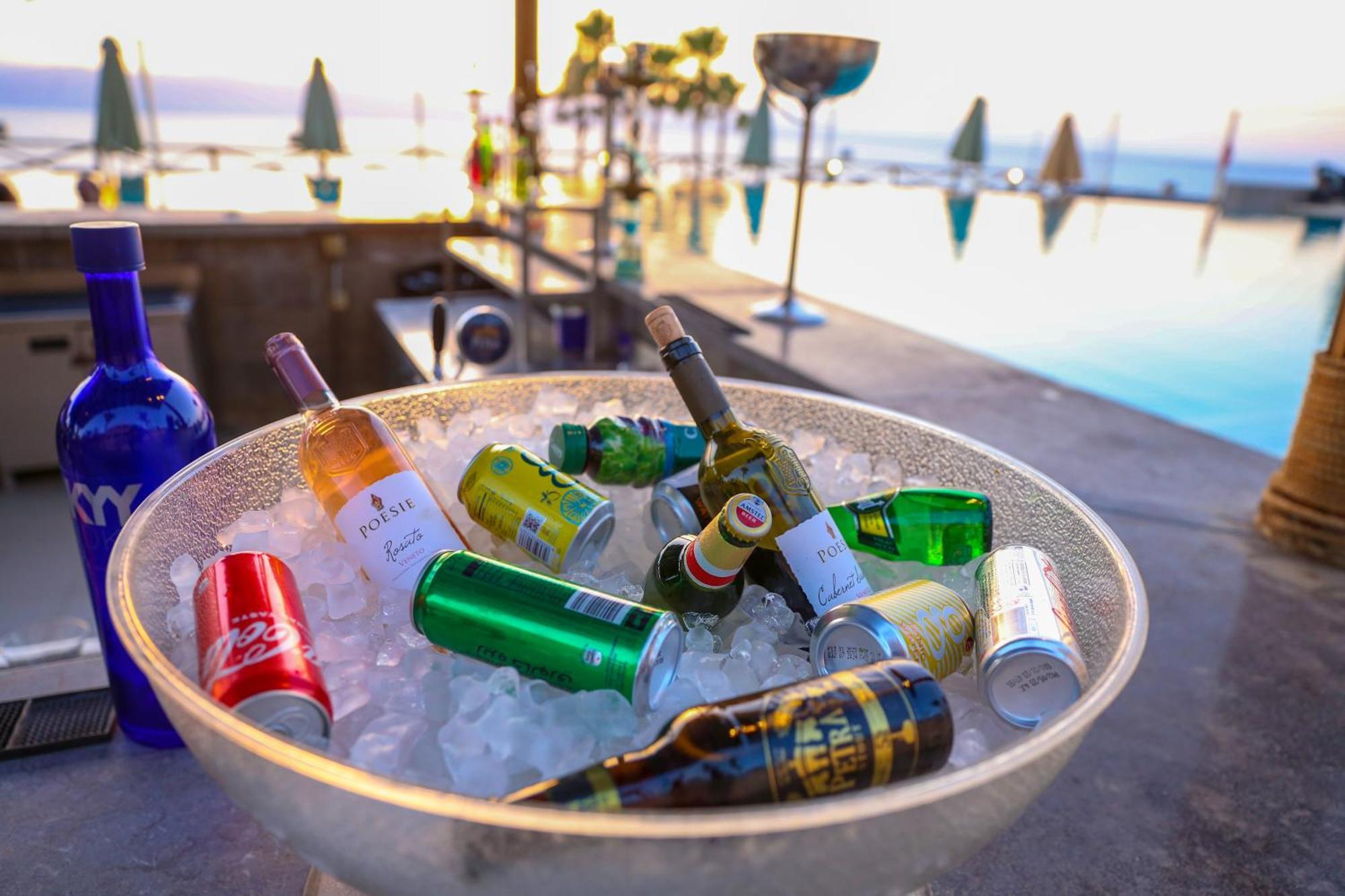 O Beach Hotel & Resort Sweimeh Екстериор снимка