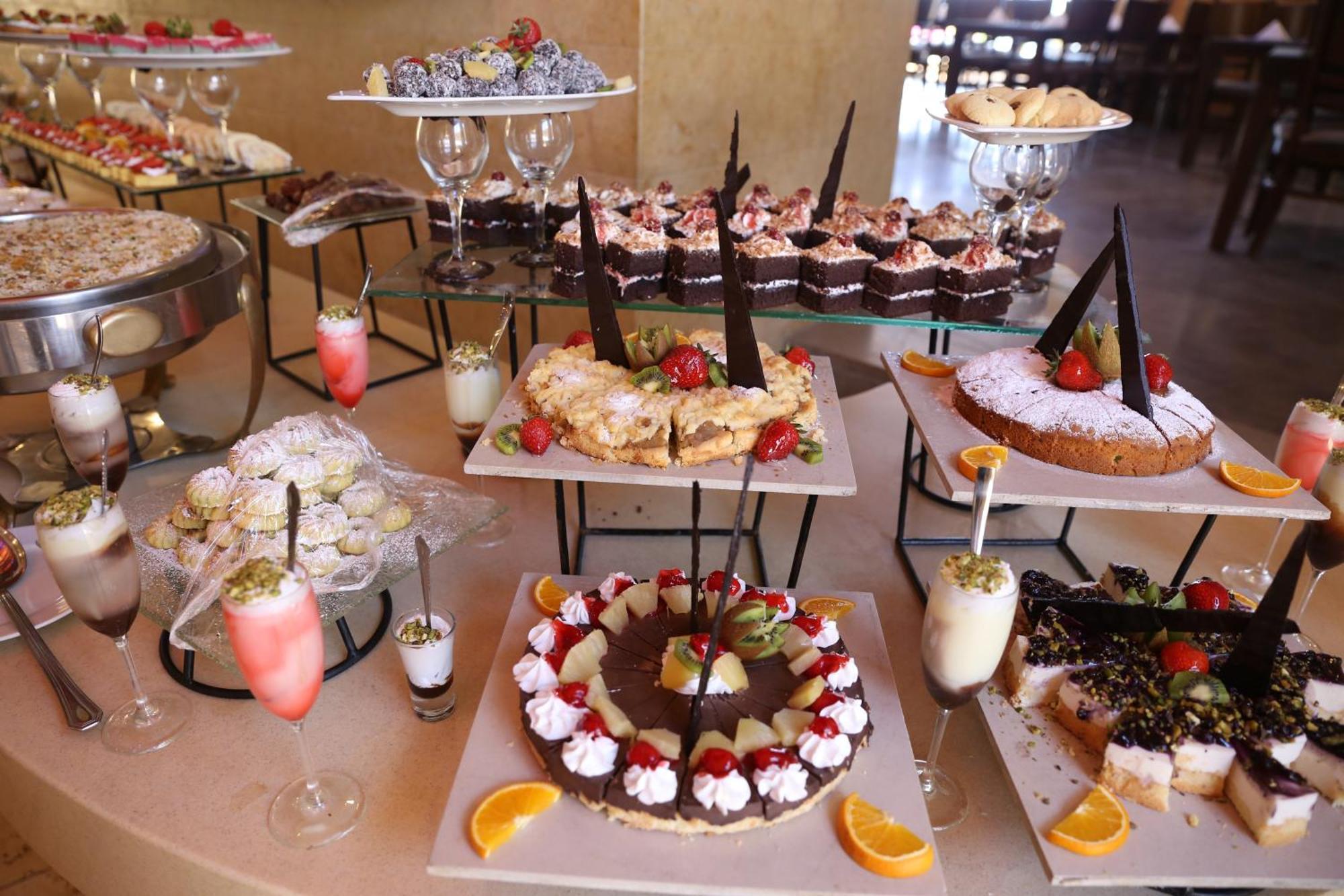 O Beach Hotel & Resort Sweimeh Екстериор снимка