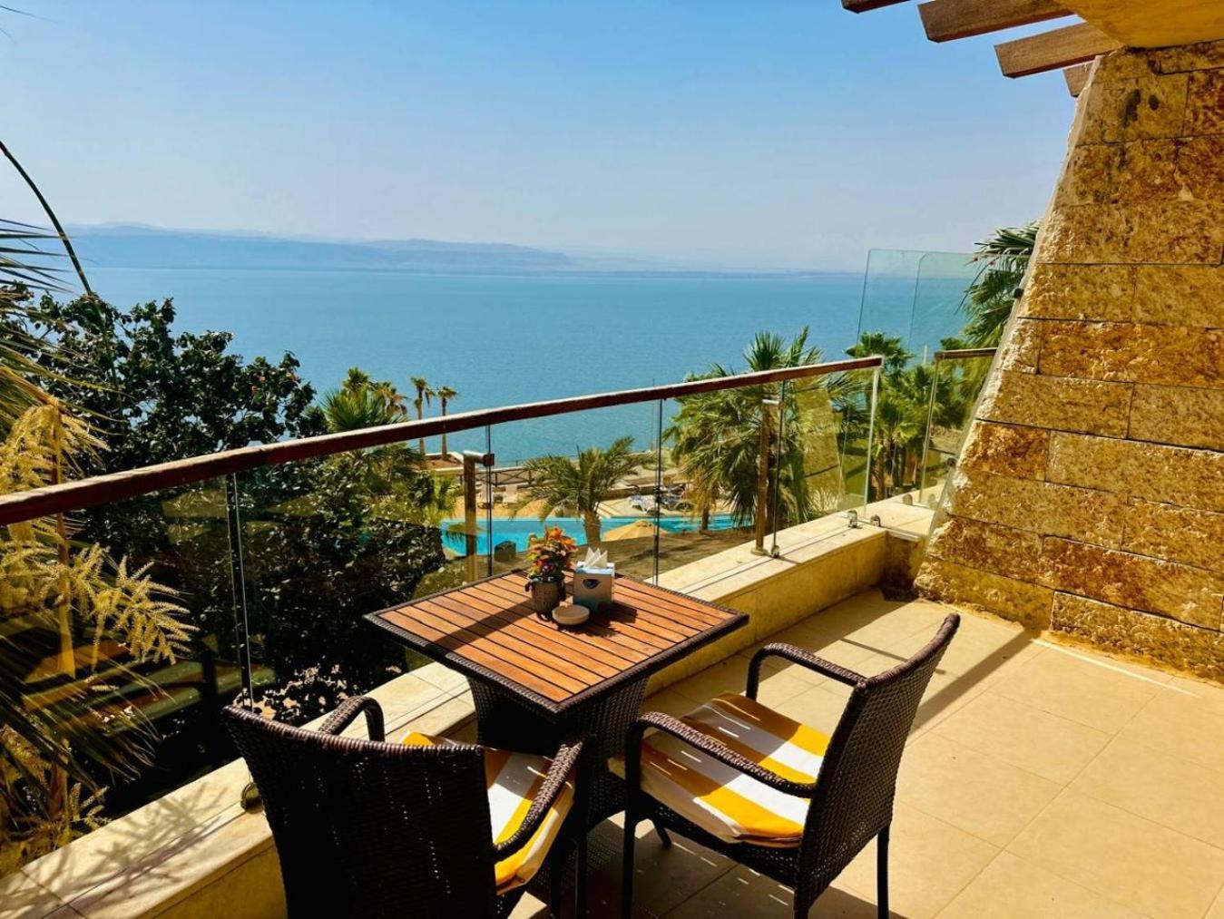 O Beach Hotel & Resort Sweimeh Екстериор снимка