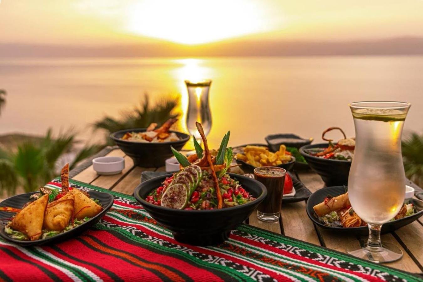 O Beach Hotel & Resort Sweimeh Екстериор снимка
