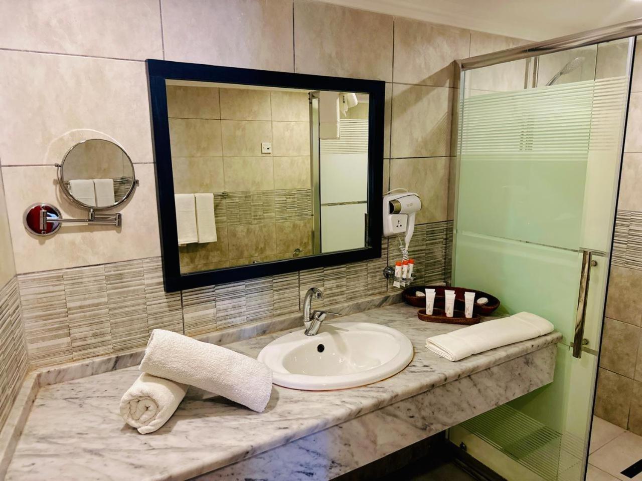 O Beach Hotel & Resort Sweimeh Екстериор снимка