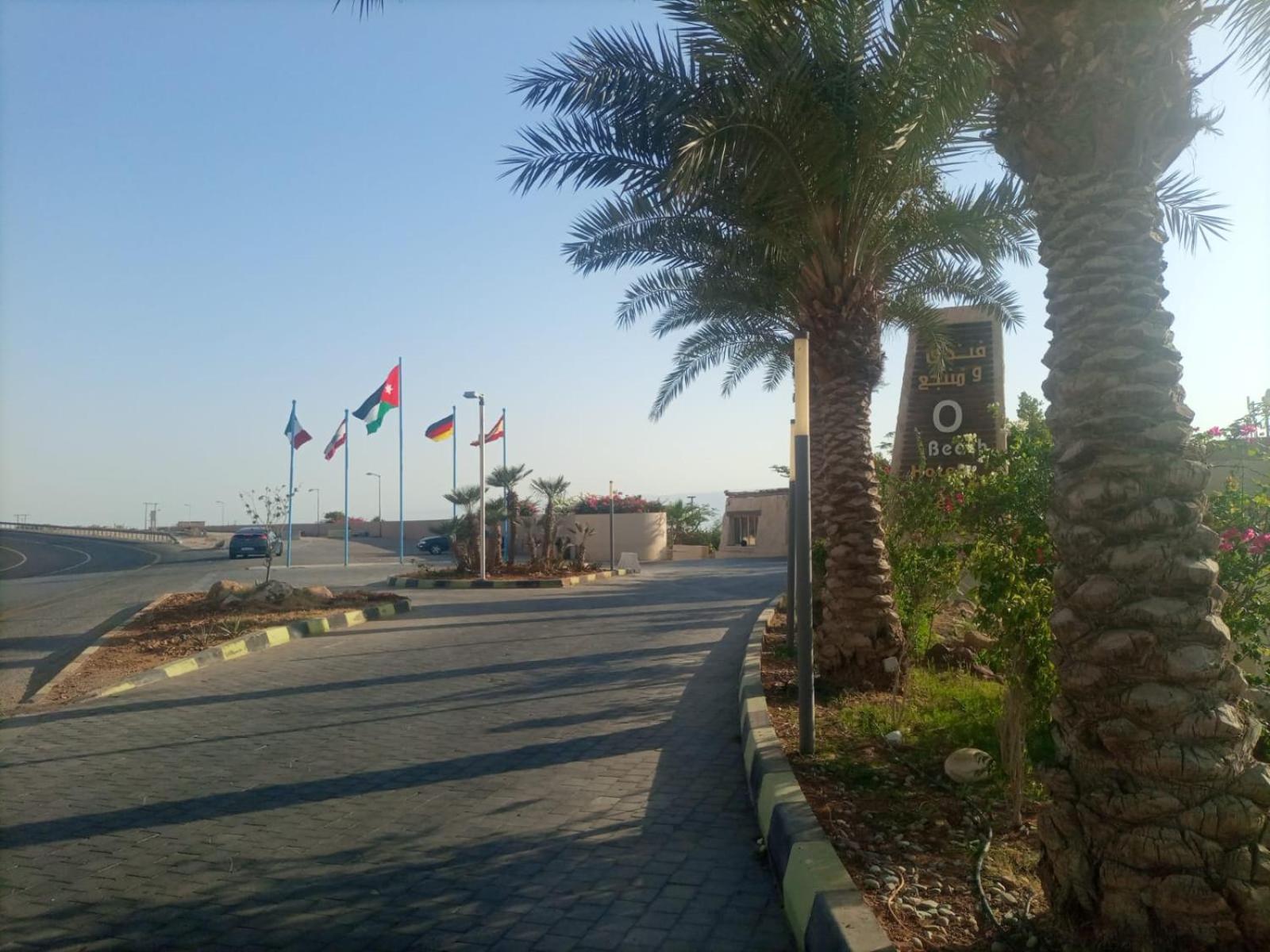 O Beach Hotel & Resort Sweimeh Екстериор снимка