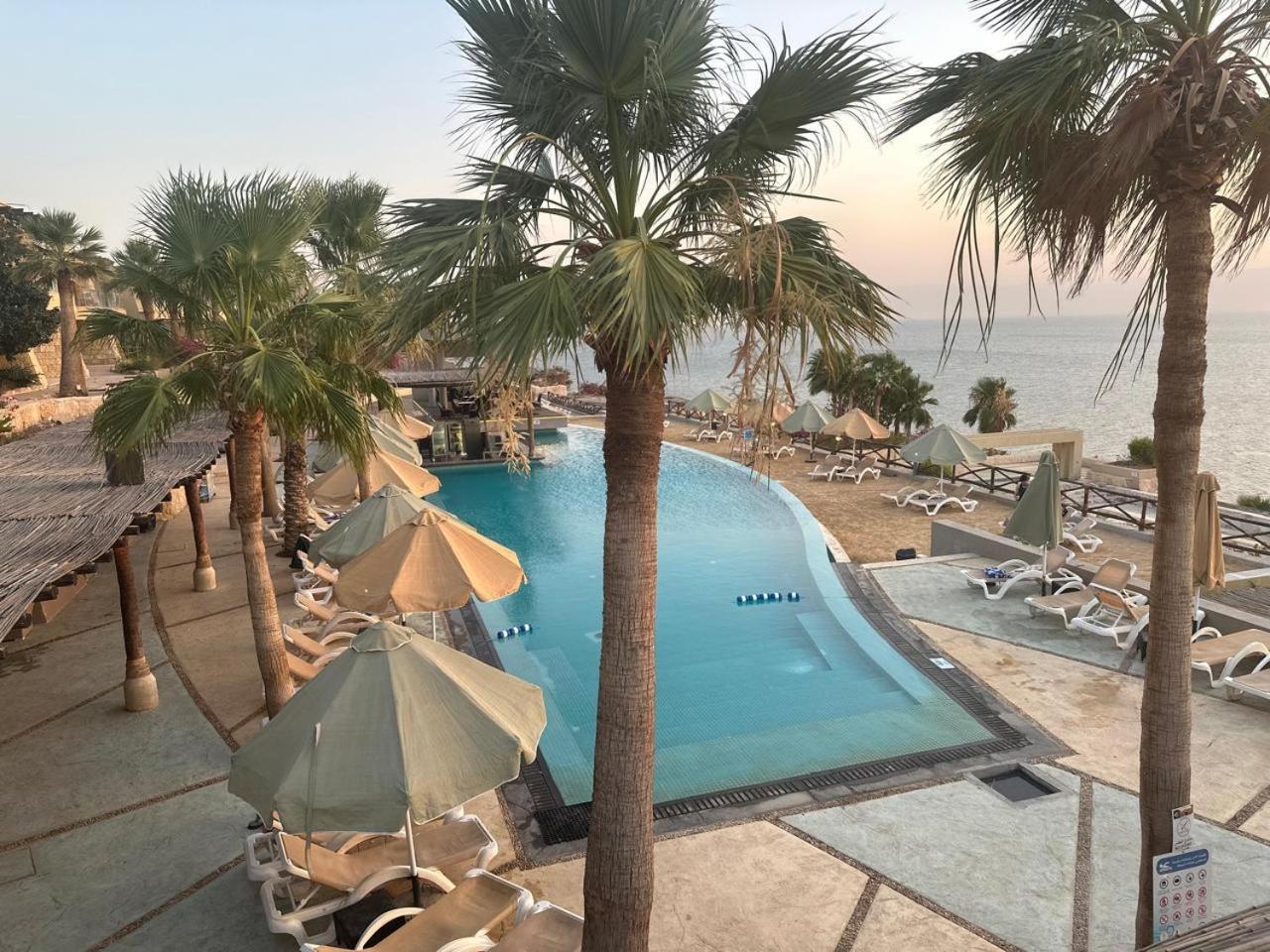 O Beach Hotel & Resort Sweimeh Екстериор снимка